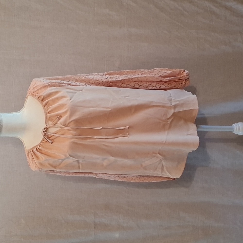 No brand, ladies top, drawstring neck, EUC, lace sleeves, long-sleeved, XL